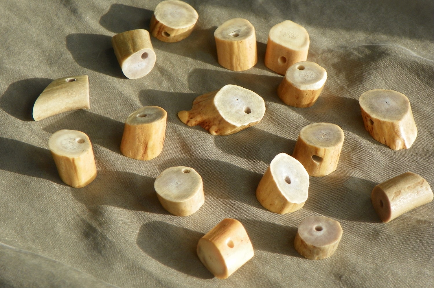 Antler Beads, Natural Whitetail Deer Antler Bone Beads, Lot of 16 Large