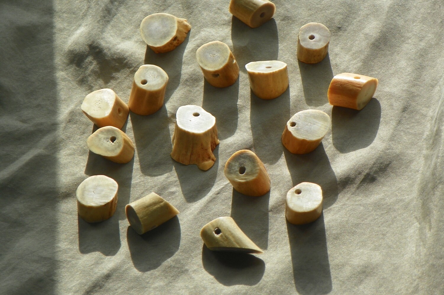 Antler Beads, Natural Whitetail Deer Antler Bone Beads, Lot of 16 Large