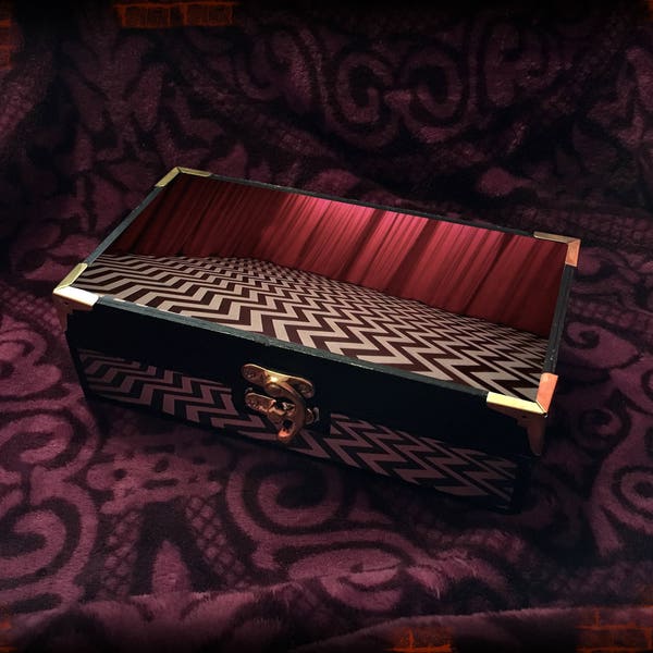 Twin Peaks • Red Room • Black Lodge • Horror • Wooden Trinket Box • Decoupage • Jewellery Box