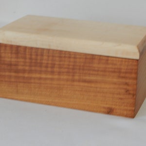 Small keepsake trinket box