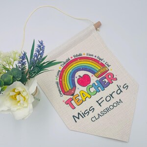 Personalized Rainbow Teacher Classroom Door Sign bild 5