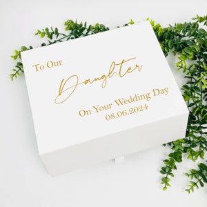 Personalisierte Tochter Braut Geschenkbox, für unsere Tochter an Ihrem Hochzeitstag Geschenkbox, Hochzeitsmorgen Geschenkbox Tochter Braut Geschenkbox