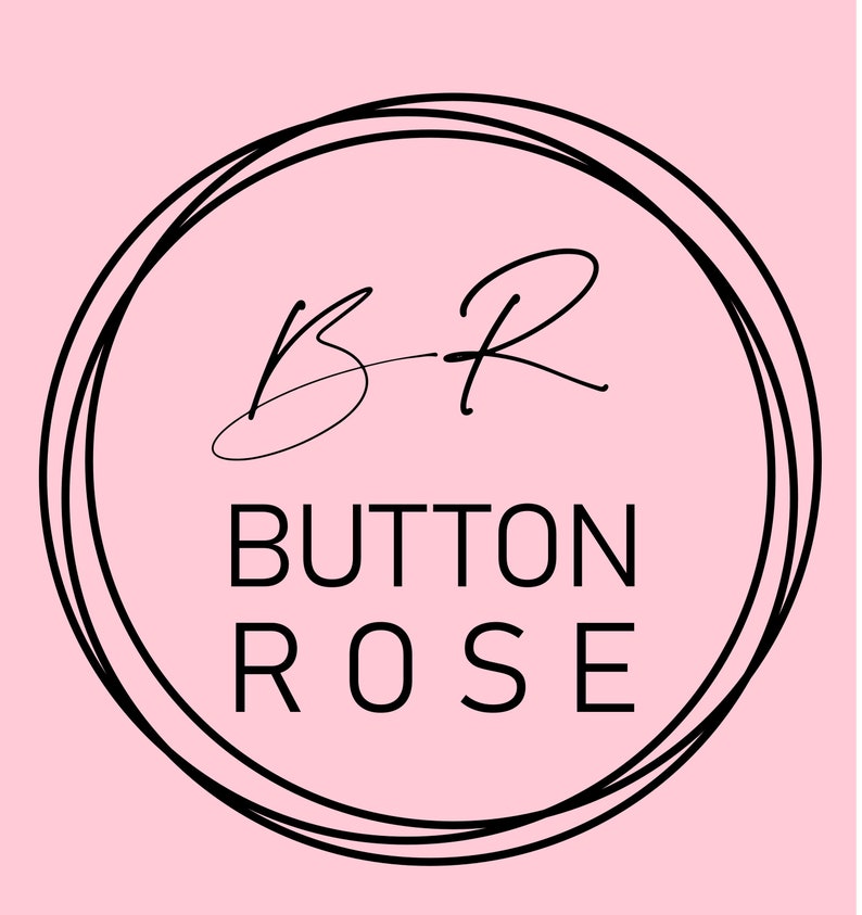 Puede incluir: Un logotipo en blanco y negro con un c&iacute;rculo y el texto "B-R BUTTON ROSE" en su interior.