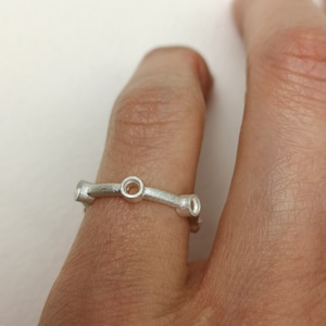 Runde 2 mm Spannzange aus recyceltem Sterling Silber oder 9 Karat Goldguss Eternity Ring Rohling