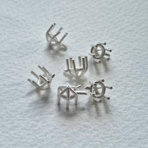 5,5 mm rund korg med 6 klor, infattning i återvunnet sterlingsilver eller gjuten sten i 9 karat guld