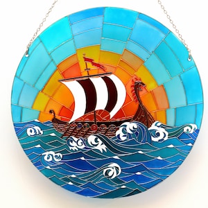 Stain Glas Seemalerei mit Drakkar Schiff, Ocean Sunrise Suncatcher, Wikinger Gefäß Glasscheibe, rundes Innenfenster für Kinderzimmer