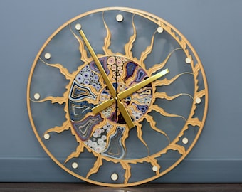 Gran reloj de cristal redondo, elegante, único, dorado y morado. Gran reloj de espiral con esqueleto. Decoración de amonita fósil pintada a mano. Panel de pared para dormitorio