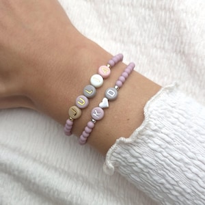 Armband personalisiert, Name Initialen, Perlenarmband personalisiert, Buchstaben, Herz Freundschaftsarmband, Geschenk für Frauen