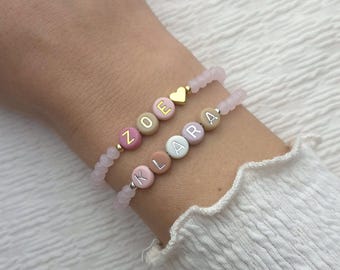 Personalisiertes Namensarmband mit Buchstabenperlen & Herz – Kinderarmband Damenarmband – Geschenk mit Name – Pastellfarben – Freundschaft