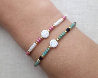 Filigranes Smiley Perlenarmband aus Miyuki Glasperlen - Makrameearmband minimalistisch Geschenk für Frauen Weihnachten