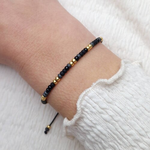 Schwarz Gold Armband – Miyuki Glasperlen Makramee Bracelet, Minimalistisches Damen Armband, Verstellbarer Schmuck, Geschenk für Sie