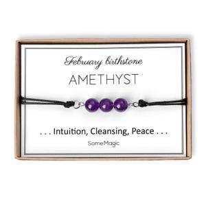 Februar Geburtsstein Armband mit natürlichem Amethyst Kristall, verstellbares Kordel Armband, Edelstein Schmuck, Geburtstagsgeschenk mit Bedeutungskarte, BGM