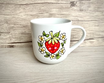 tasse à café en porcelaine peinte à la main avec motif de fraise et de fleurs