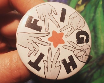 FIGHT 44 mm badge socialiste étoile rouge gauchiste