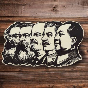 Może przedstawiać: Czarno-biała ilustracja w stylu drzeworytu przedstawiająca pięć męskich twarzy. Mężczyźni patrzą wszyscy w prawo. Mężczyźni wszyscy mają zarost. Mężczyźni wszyscy noszą garnitury.