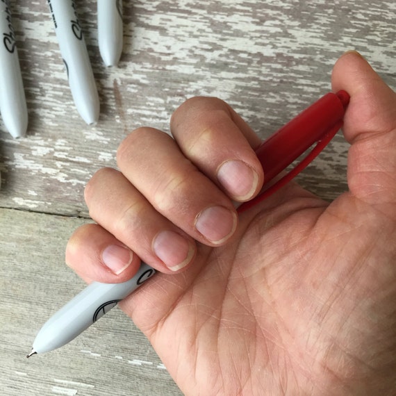 How to Color Your Nails With Sharpie Markers (with Pictures)