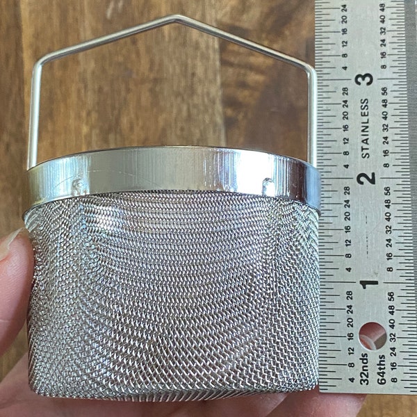 Mesh strainer for pickle pot with handle, stainless steel = SAFE in pickle, also for ultrasonic cleaner