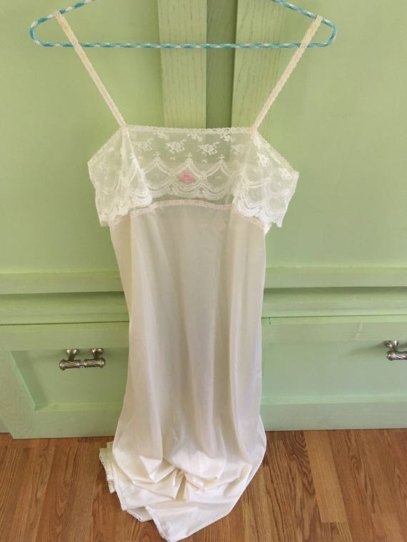 Vintage Vanity Fair Long Nightgown Size 32 Seventi