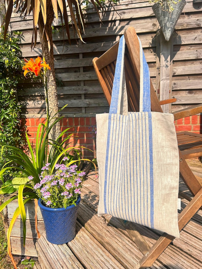 Geschirrtuchtasche aus 100 % Leinen mit blauem französischem Streifenmuster Bild 2