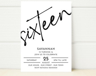 Op de afbeelding: Een zwart-witte uitnodigingskaart met het woord "sixteen" geschreven in een gestileerde letter. De uitnodiging is voor Savannah's 16e verjaardagsfeest op zaterdag 25 augustus, van 17:00 uur tot laat. Het adres is "Our House, Our Street, Our Town". RSVP naar Natasha op 929393939.
