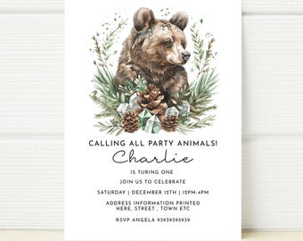 Peut inclure: Une invitation imprimable pour une fête d'anniversaire de premier anniversaire sur le thème de la forêt. L'invitation présente une illustration aquarelle d'un ours brun avec de la végétation verte et des cristaux. Le texte indique "Appel à tous les animaux de fête ! Charlie a un an. Rejoignez-nous pour célébrer Samedi | 12 décembre | 12h-16h. Informations sur l'adresse imprimées ici, rue, ville, etc. RSVP Angela 93939393939."