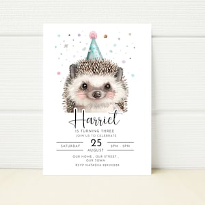 Invito di compleanno modificabile a forma di riccio Invito minimalista per festa di compleanno a forma di bosco modificabile Invito elettronico stampabile per cellulare Foresta digitale