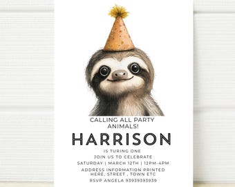 Może przedstawiać: Zaproszenie na przyjęcie z uśmiechniętym leniwcem w czapeczce. Na zaproszeniu widnieje napis: „CALLING ALL PARTY ANIMALS! HARRISON MA ROK”. Zawiera dodatkowe szczegóły.