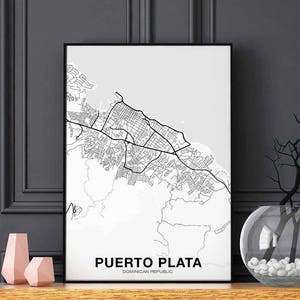 Puede incluir: Una impresi&oacute;n de mapa en blanco y negro de Puerto Plata, Rep&uacute;blica Dominicana. El mapa muestra las calles y los barrios de la ciudad.
