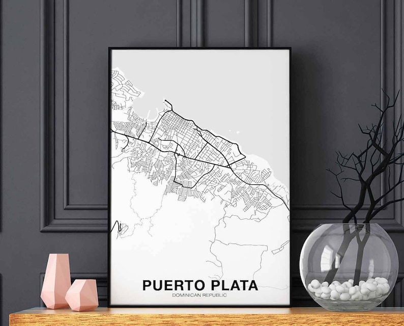 Puede incluir: Una impresi&oacute;n de mapa en blanco y negro de Puerto Plata, Rep&uacute;blica Dominicana. El mapa muestra las calles y los barrios de la ciudad.