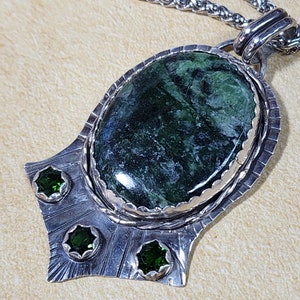 Chrome Diopside pendant