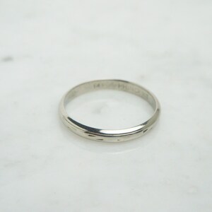Beautiful 14K Vintage White Gold Etched Band