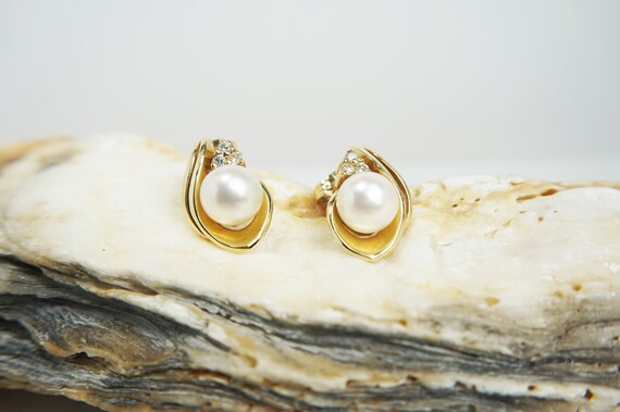 Classy Vintage 14K Yellow Gold Pearl & Diamond Ea… - image 1