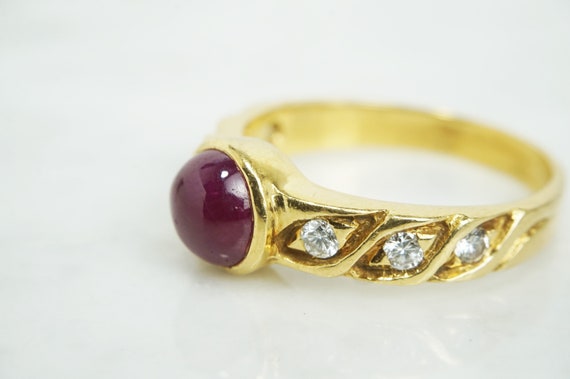 Gorgeous 18K Ruby & Diamond Ring - image 5