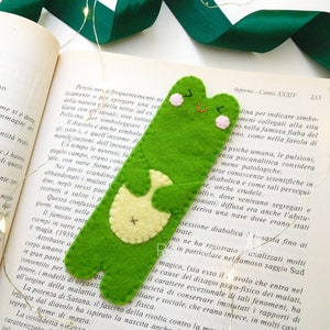 Felt frog kawaii bookmark for book reader lover, handmade bookmark, animal bookmark, book lover gift, fabric bookmark, cute frog items