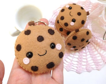 Felt kawaii Chocolate chip cookie keychain