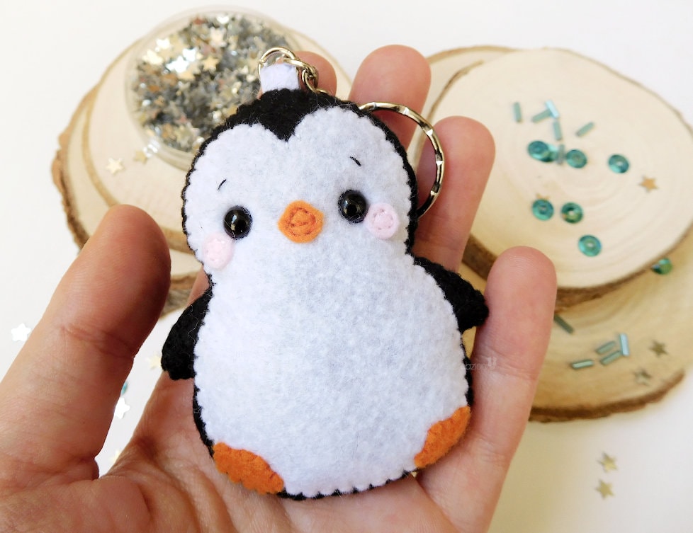 Kawaii-Pinguin-Schlüsselanhänger aus Filz als Weihnachtsdekoration