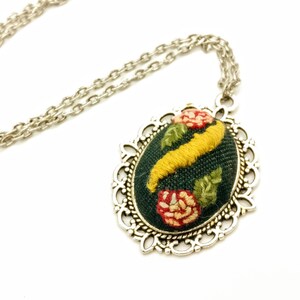Monarchy of Roses embroidered necklace in 18*25mm. Victorian, Vintage, Retro. Recycled.