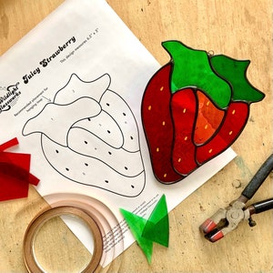 DIGITAL DOWNLOAD pattern | Juicy Strawberry | Stained Glass Pattern
