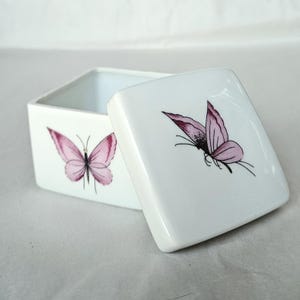 Collectible Limoges Porcelain Box, Keepsake, Ring Box, Trinket Box, Signed, French Porcelain
