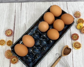 Bandeja de cerámica hecha a mano para huevos, decoración de cocina rústica.