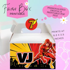 Puede incluir: Caja de regalo blanca con temática de superhéroes. La caja presenta un gráfico rojo y amarillo de un superhéroe, las iniciales "VJ" y el número "7". El texto en la caja dice "Favor Box PRINTABLE" y "IMPRIME A 15,2 x 8,9 cm".