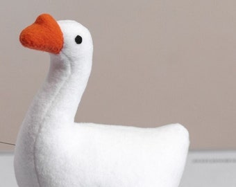 Chinese goose plush inspired by Untitled Goose game Co-op mode plush, handmade soft decoration, 10.2 in