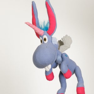 Happy Show Inspiriert Blue Happy Unicorn Plushie, Imaginary Horse handgemachter Plüsch, etwa 45 cm hoch, super kuschelig Bild 3