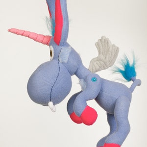 Happy Show Inspiriert Blue Happy Unicorn Plushie, Imaginary Horse handgemachter Plüsch, etwa 45 cm hoch, super kuschelig Bild 5