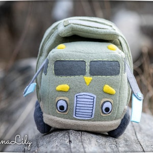 Trash Truck plush, handmade cuddly truck, 6.2 inches high, made to order image 4