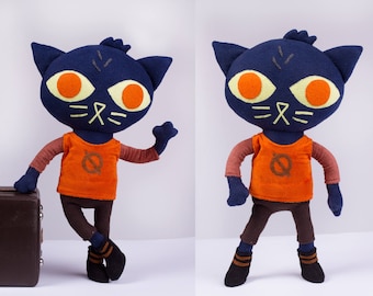 Night in the Woods pluche - Mae Borowski pop, handgemaakt, 14,6 hoog met beweegbare armen en benen