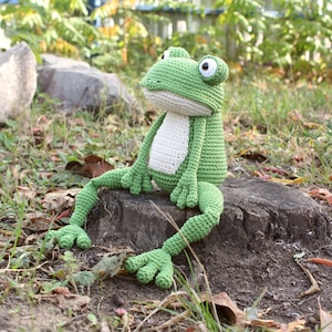 Crochet Frog, Green Frog, Stuffed Kids Plush Toy, Woodland Animal