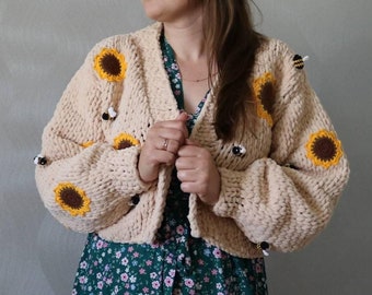 Cárdigan grueso girasoles y abejas, cárdigan beige, suéter grande, suéter grueso, chaqueta de flores grandes, cárdigan de punto Bloom, chaqueta de cultivo