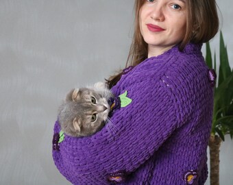 Cárdigan morado grueso con violetas, cárdigan morado, suéter grande, suéter grueso, chaqueta con flores grandes, cárdigan de punto con flores, chaqueta corta