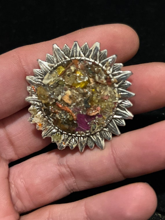 How to spell online brooch